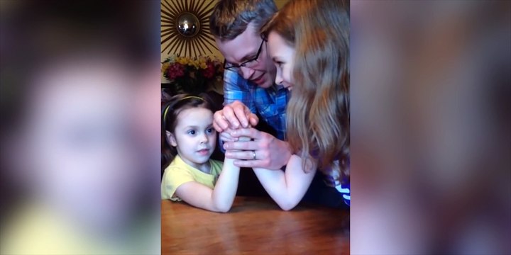 Quand tu fais un bras de fer contre plus fort que toi !