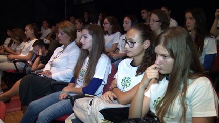 BREZI I RI DO TE SHPETOJE SHQIPERINE, AMBASADORI DONALD LU INKURAJON TE RINJTE SHQIPTARE LAJM