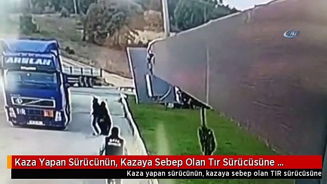 Kaza Yapan Sürücünün, Kazaya Sebep Olan Tır Sürücüsüne İsyanı Kamerada