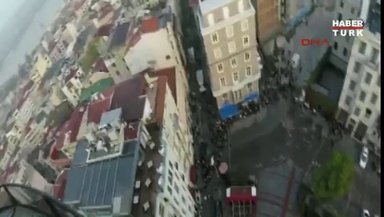Il réalise un "saut de l'extrême" du haut d'une tour d'Istanbul