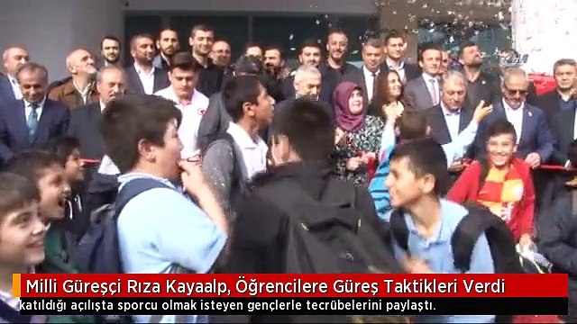 Milli Güreşçi Rıza Kayaalp, Öğrencilere Güreş Taktikleri Verdi
