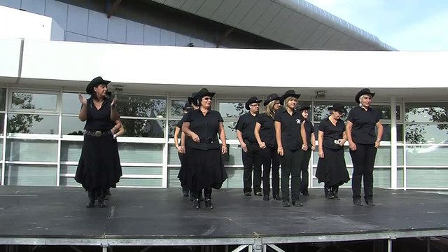 Démonstration de danse country par l'association Martégal Country.
