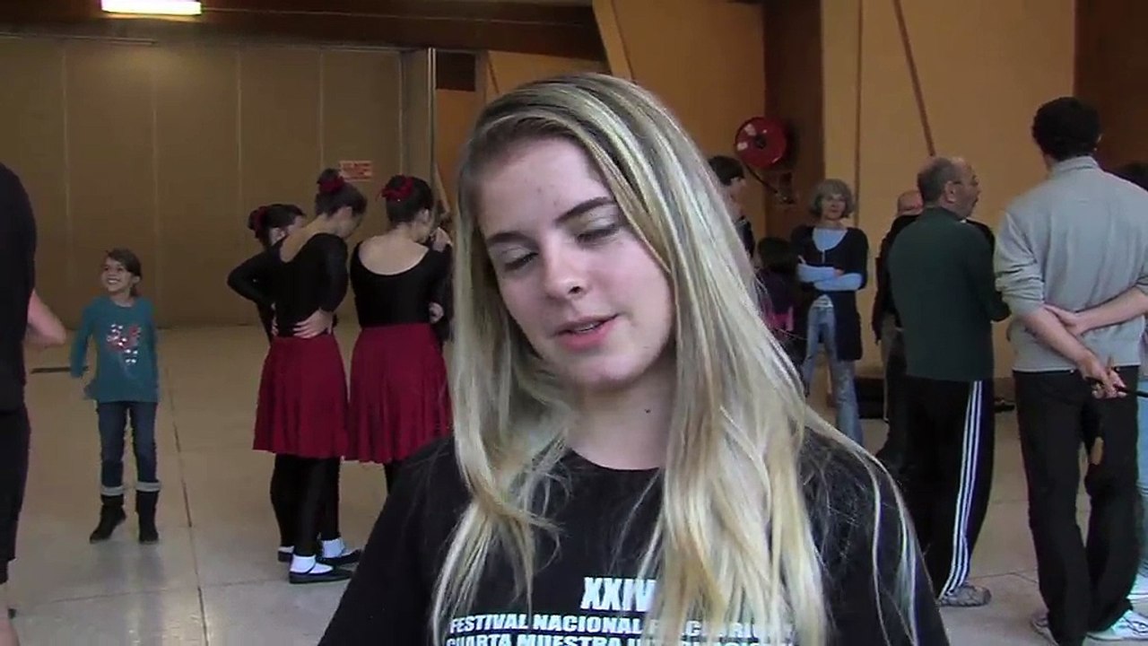 Amandine Audibert est venue s'essayer à la danse folklorique