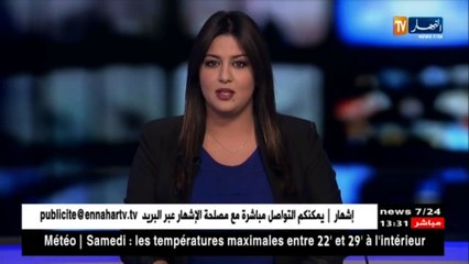 En Algérie, un poteau électrique se trouve en plein milieu d'une autoroute !