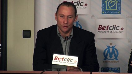 JPP présente l'association "Neuf de coeur", dont il est le parain.