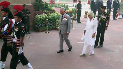 Príncipe Charles e a esposa Camilla  visitam Portal da Índia