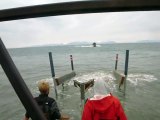 En Alaska, pas besoin de quais pour sortir un bateau de pêche !