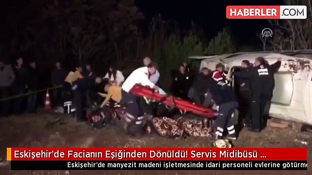 Eskişehir'de Facianın Eşiğinden Dönüldü! Servis Midibüsü Devrildi: 15 Yaralı