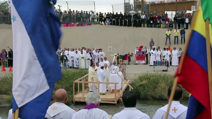 Hundreds pray in mass for migrants died trying to reach the US