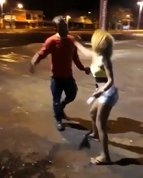 Il frappe une femme et va vite le regretter