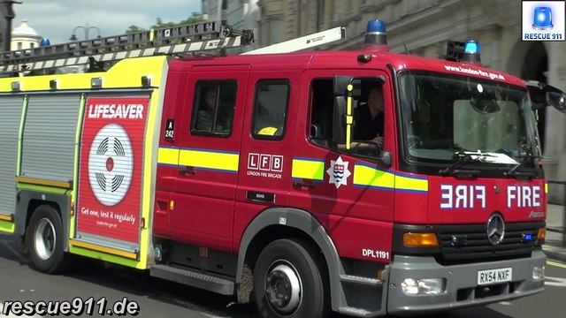 [London Fire Brigade] Pump A242 LFB Soho through Trafalgar Square