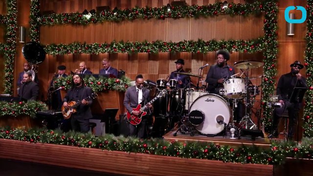 Paul McCartney, Scarlett Johansson, and the Roots Sing Wonderful Christmastime