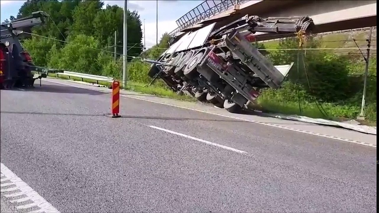 Heavy Equipment Heavy Truck Fails 2017 Excavator Accidents Caught On
