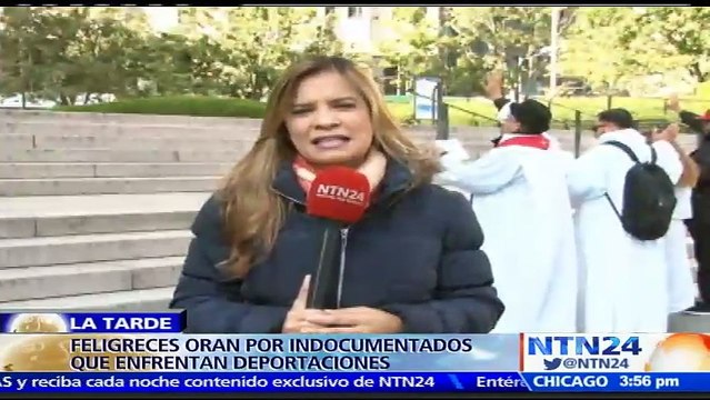 Feligreses oran frente a la Corte de Inmigración y Aduanas de Nueva York por indocumentados que enfrentan deportaciones