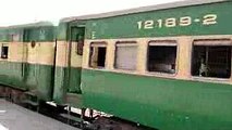 45 Up Pakistan Express ready to depart for Rawalpindi from Karachi Cantt Railway Station