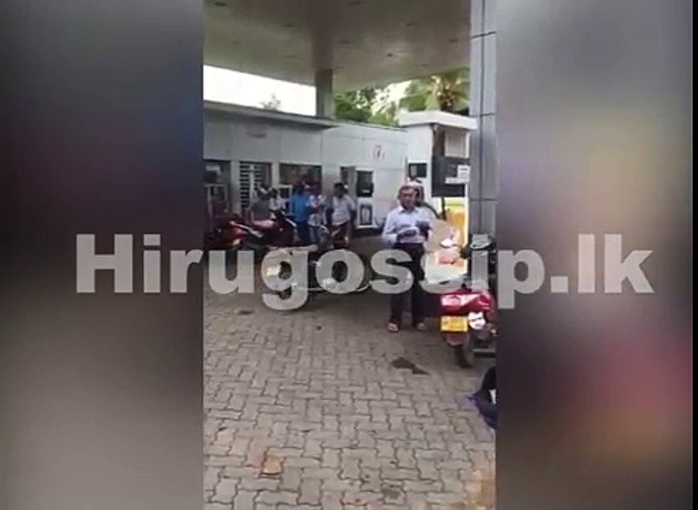 ෂෙඩ් වල පෙට්_රල් ඉවර වුණු නිසා නයා නටන්නෙත් නැහැලු
