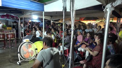 Clip0007S03 술취한사람 한방에 보내버리면서 웃다웃다 관객들 모두 뒤집어진 이재주품바님의 공연 (통영 한산대첩축제)