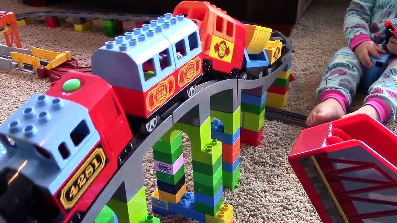 duplo train table