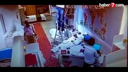 Elektrik çarpan adama sorduğu soruyla sosyal medyayı salladı