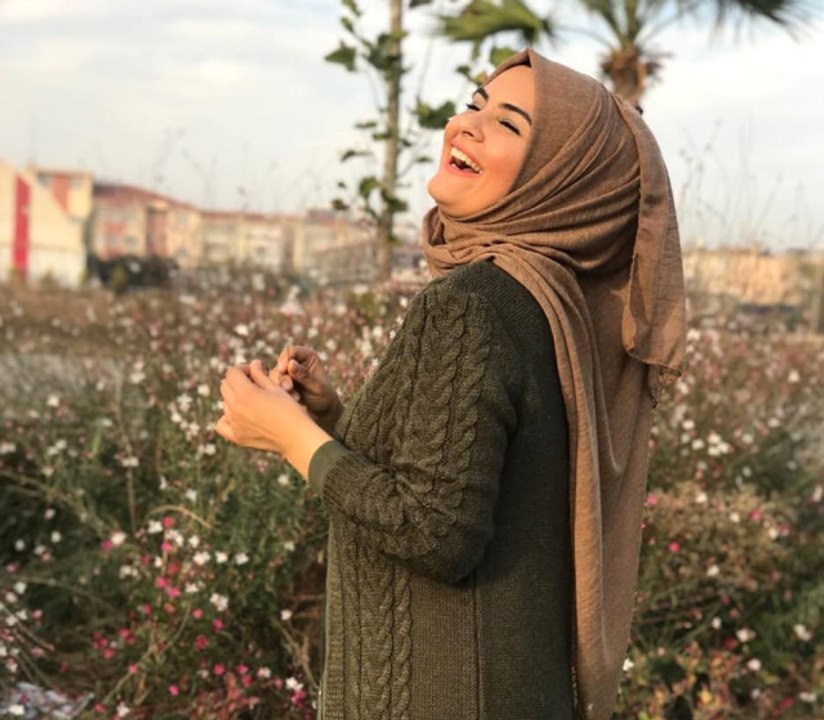 Gelin Adayı Hanife, Kardeşini Meşhur Etmek İçin Kolları Sıvadı