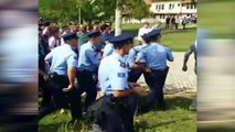 STUDENTET NE PRISHTINE PERLESHEN ME POLICINE, KUNDERSHTOJNE KISHEN NE OBORRIN E UNIVERSITETIT LAJM