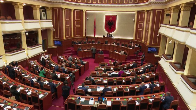 EDI RAMA DHE BERISHA PERPLASJE TE FORTA NE SALLEN E KUVENDIT PER LIGJIN E IMPORTIT TE PLEHRAVE LAJM