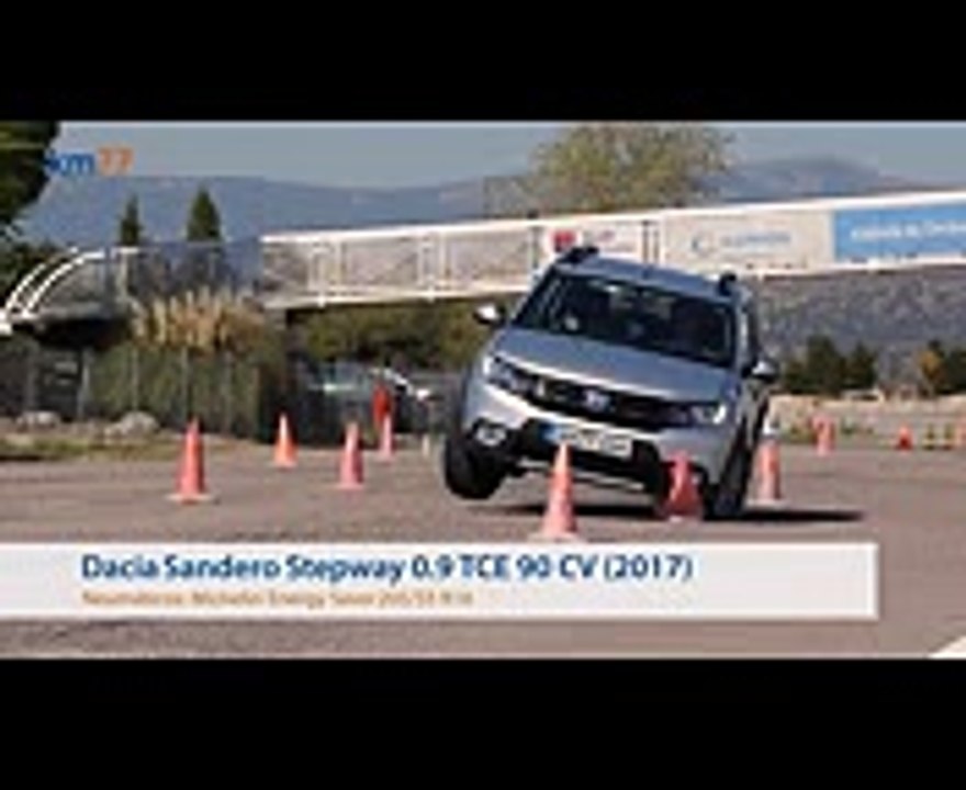 Dacia Sandero Stepway 2017 - Maniobra de esquiva (moose test) y eslalon  km77.com