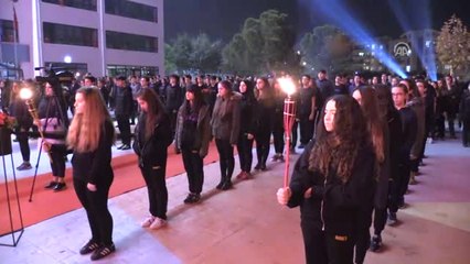 Lise Öğrencilerinden "Ata'ya Saygı Nöbeti"