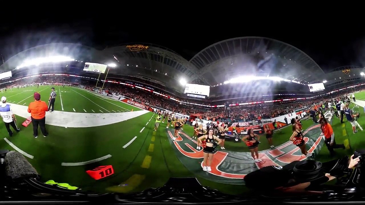 Miami- Cheerleaders In 360
