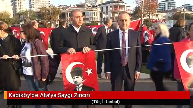 Kadıköy'de Ata'ya Saygı Zinciri