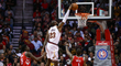 NBA [Dunk of the Night] LeBron James dégomme le cercle !