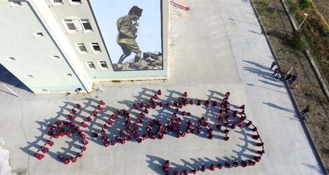 Tosya Kız İmam Hatip Lisesi Öğrencileri, Atatürk İmzalı Koreografi Oluşturdu!