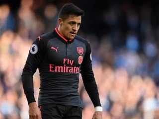 Smith baffled by Wenger's 'bizarre' benching of Lacazette