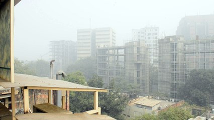 Smog envelopes New Delhi