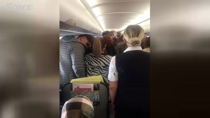 Uçakta da Ata'yı andılar...