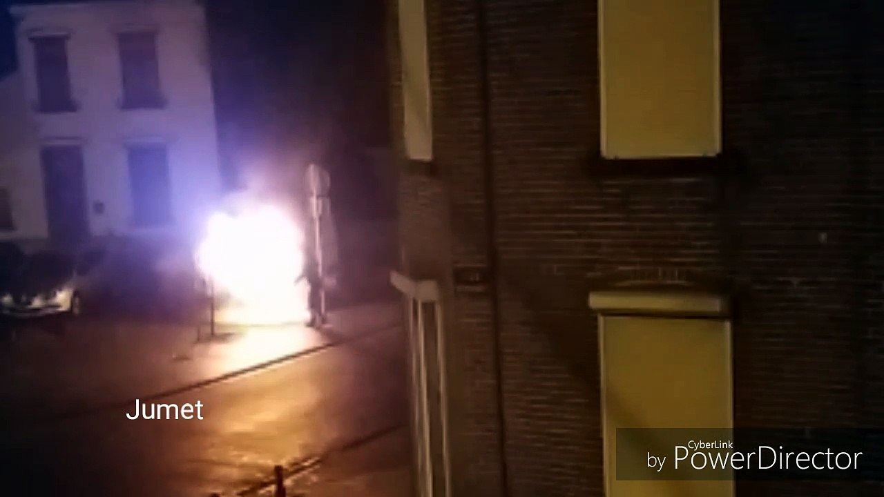 Camionnette en feu à Jumet