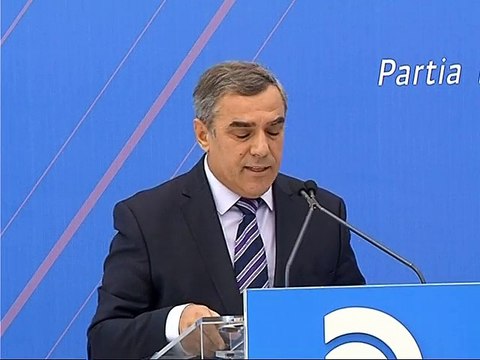 REAGON OPOZITA AKUZON RAMEN SE SHKATERROI ADMINISTRATEN DUKE PUSHUAR NJEREZ PA ARSYE LAJM