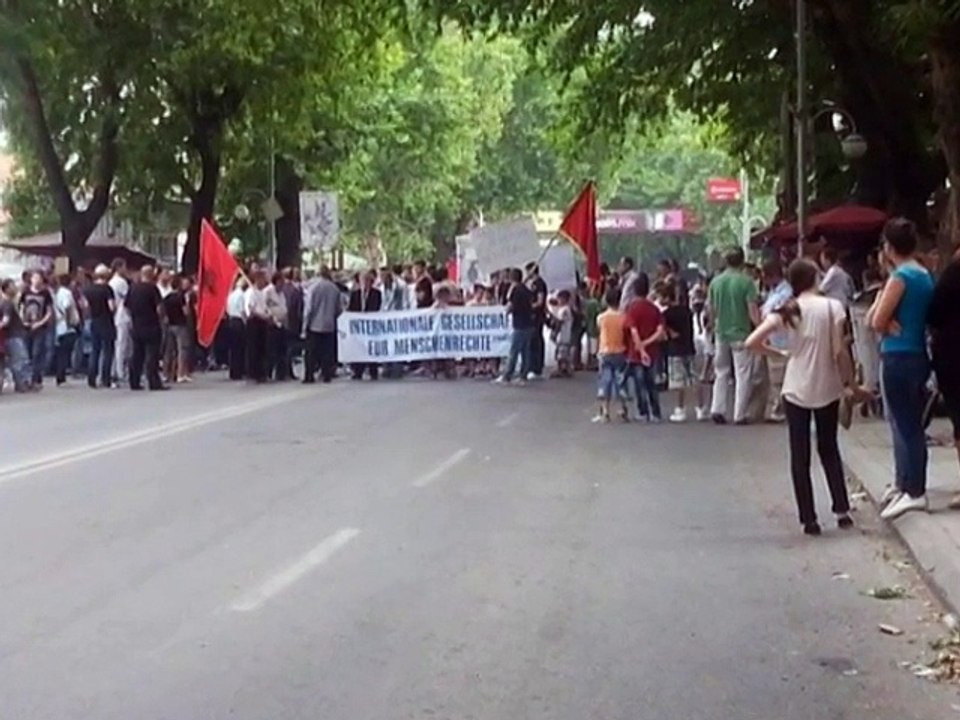 PROTESTA TE REJA NE SHKUP TUBIMI I SHQIPTAREVE...