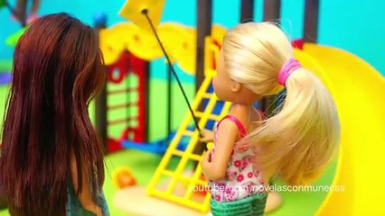 Tải video: Historias para niñas y niños con muñecas y juguetes de Barbie y su hermana Chelsea