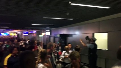PANIK NE AEROPORTIN E FRANKFURTIT, NJE PASAGJER SHMANGU KONTROLL FIZIK TE SIGURISE DHE U NDALUA LAJM