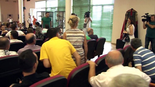 RIKTHIMI I ZANA ÇELES NE TEATRIN KOMBETAR TE OPERAS DHE BALETIT, PRITET ME DUARTROKITJE NGA ARTISTET