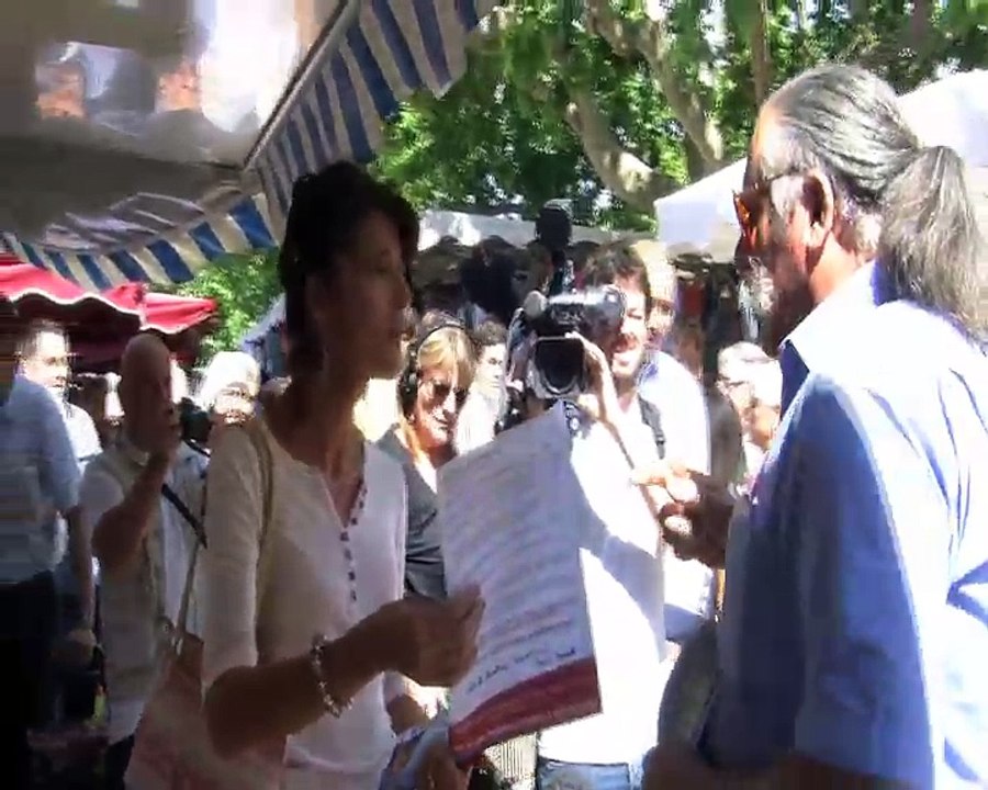 16ème. Valérie Laupies sur le marché de Miramas