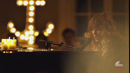 Taylor Swift | “New Year’s Day” |  Fan Performance