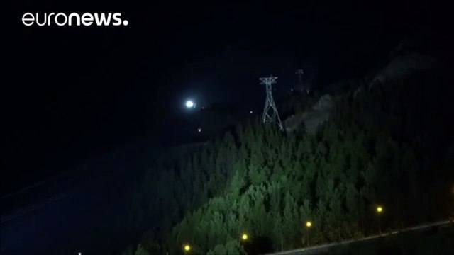 MBETEN TE BLLOKUAR RRETH 100 TURISTE NE NJE TELEFERIK SKISH NE ALPET ITALO FRANCEZE LAJM