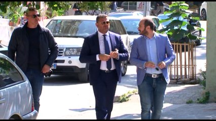 DEPUTETI TOM DOSHI I PRANISHEM NE GJYQIN E MARK FRROKUT, POR SEANCA SHTYHET ME 11 TETOR LAJM