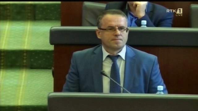 VETEVENDOSJE AKUZON HASHIM THAÇIN SE PO MBRON KISHEN NE AMBJENTET E UNIVERSITETIT TE PRISHTINES LAJM