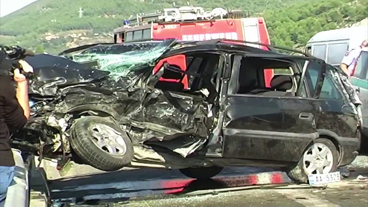 6 PERSONA MBETEN TE PLAGOSUR NE AKSIDENT NE RRUGEN E KOMBIT, TE LENDUARIT JASHTE RREZIKUT PER JETEN