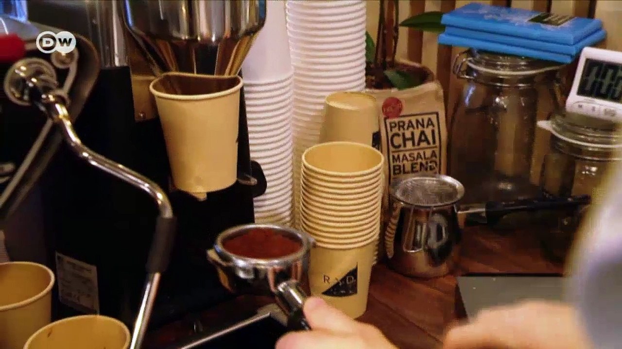 Making coffee cups from coffee waste | DW English