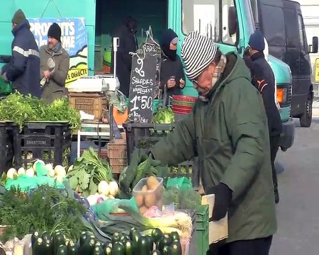 Les réactions des clients et des commerçants au marché de Jonuières ce matin