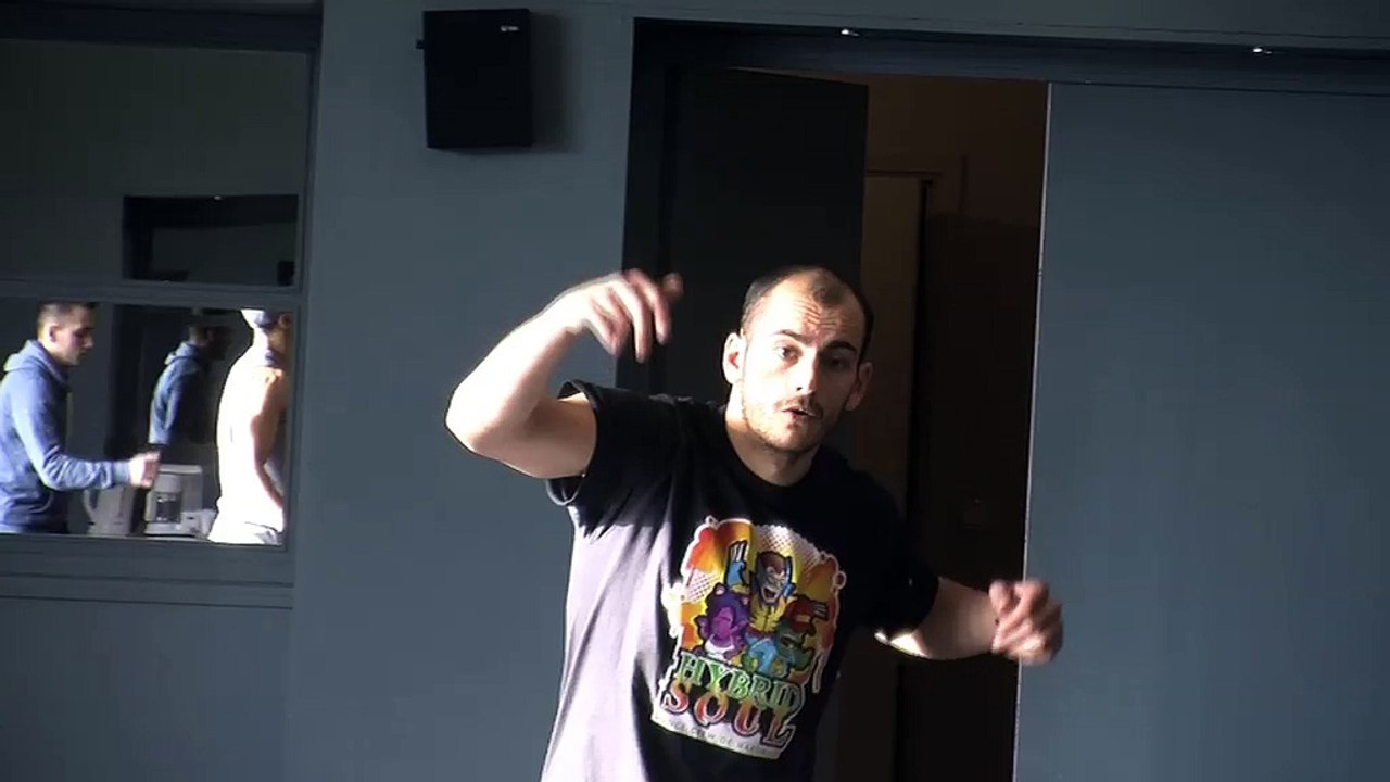 Anthony Duplici, enseignant au Conservatoire de danse en répétition avec ses danseurs